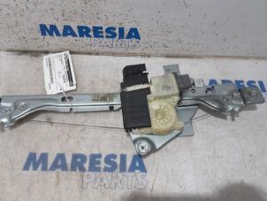 Używane Mechanizm szyby prawej tylnej wersja 4-drzwiowa Peugeot 5008 I (0A/0E) 1.6 HDiF 16V Cena € 40,00 Procedura marży oferowane przez Maresia Parts