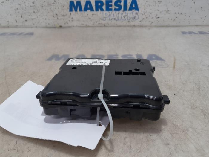 Używane Modul climatronic Renault Trafic (1FL/2FL/3FL/4FL) 1.6 dCi 140 Twin Turbo Cena € 60,50 Z VAT oferowane przez Maresia Parts