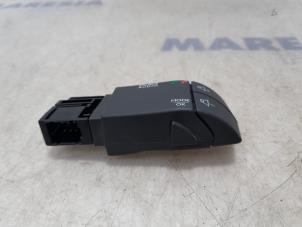 Used Steering wheel mounted radio control Renault Trafic (1FL/2FL/3FL/4FL) 1.6 dCi 140 Twin Turbo Price € 18,15 Inclusive VAT offered by Maresia Parts