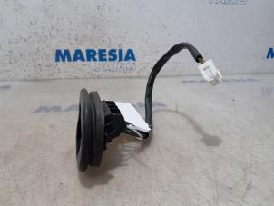 Używane Przelacznik kontaktu drzwiowego Renault Trafic (1FL/2FL/3FL/4FL) 1.6 dCi 140 Twin Turbo Cena € 18,15 Z VAT oferowane przez Maresia Parts