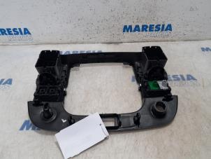 Used Dashboard vent Renault Trafic (1FL/2FL/3FL/4FL) 1.6 dCi 140 Twin Turbo Price € 60,50 Inclusive VAT offered by Maresia Parts