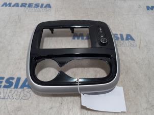 Used Dashboard part Renault Trafic (1FL/2FL/3FL/4FL) 1.6 dCi 140 Twin Turbo Price € 60,50 Inclusive VAT offered by Maresia Parts