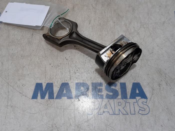 Used Piston Peugeot 207/207+ (WA/WC/WM) 1.6 16V VTi Price € 40,00 Margin scheme offered by Maresia Parts