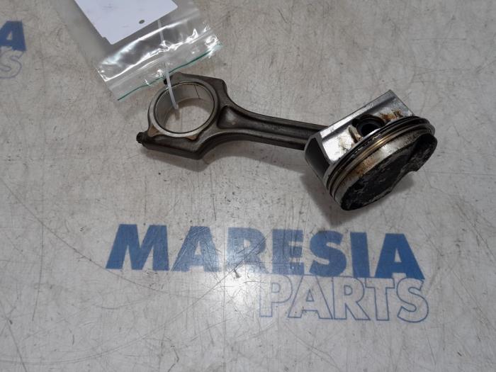 Used Piston Peugeot 207/207+ (WA/WC/WM) 1.6 16V VTi Price € 40,00 Margin scheme offered by Maresia Parts
