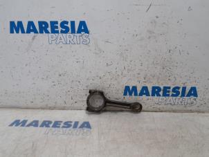 Used Connecting rod Renault Captur (2R) 1.2 TCE 16V EDC Price € 50,00 Margin scheme offered by Maresia Parts