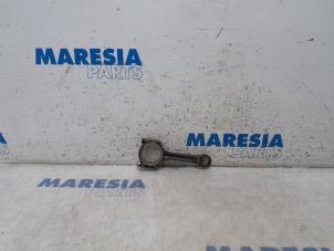 Used Connecting rod Renault Captur (2R) 1.2 TCE 16V EDC Price € 50,00 Margin scheme offered by Maresia Parts