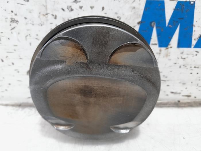 Piston from a Renault Captur (2R) 1.2 TCE 16V EDC 2018