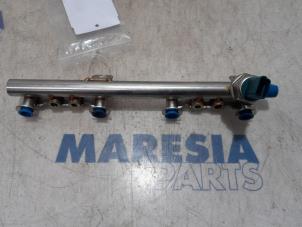 Used Fuel injector nozzle Renault Captur (2R) 1.2 TCE 16V EDC Price € 70,00 Margin scheme offered by Maresia Parts
