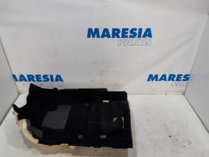Używane Wykladzina podlogowa Citroen C4 Spacetourer (3D/3E) 1.2 12V PureTech 130 Van Cena € 157,50 Procedura marży oferowane przez Maresia Parts