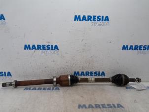 Used Front drive shaft, right Renault Clio IV Estate/Grandtour (7R) 0.9 Energy TCE 12V Price € 40,00 Margin scheme offered by Maresia Parts