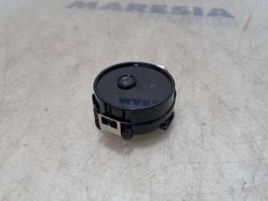 Usados Sensor de lluvia Opel Vivaro 1.6 CDTi BiTurbo 125 Precio € 18,15 IVA incluido ofrecido por Maresia Parts