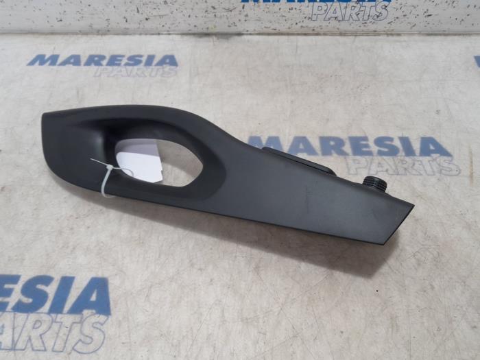 Usados Interruptor combinado de ventanillas Opel Vivaro 1.6 CDTi BiTurbo 125 Precio € 48,40 IVA incluido ofrecido por Maresia Parts