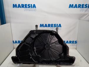 Used Spare wheel holder Renault Megane III Berline (BZ) 1.4 16V TCe 130 Price € 94,99 Margin scheme offered by Maresia Parts