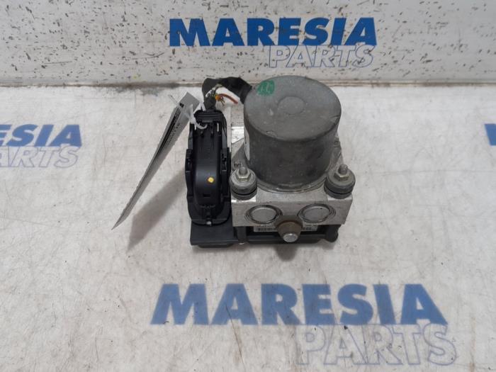 Używane Pompa ABS Alfa Romeo MiTo (955) 1.4 TB 16V Cena € 157,50 Procedura marży oferowane przez Maresia Parts