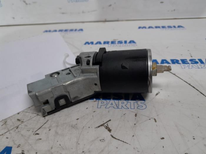 Używane Stacyjka + Kluczyk Peugeot 308 SW (L4/L9/LC/LJ/LR) 1.2 12V e-THP PureTech 110 Cena € 29,99 Procedura marży oferowane przez Maresia Parts