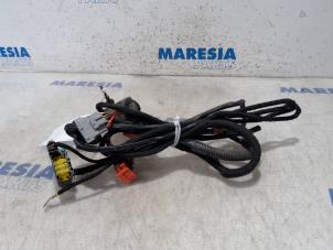 Usagé Kit câble crochet de traction Peugeot 508 SW (8E/8U) 1.6 THP 16V Prix € 50,00 Règlement à la marge proposé par Maresia Parts