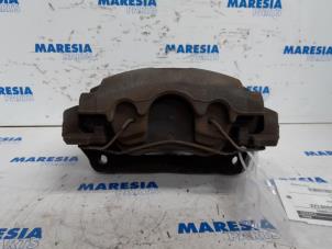 Used Front brake calliper, right Renault Megane III Berline (BZ) 1.4 16V TCe 130 Price € 25,00 Margin scheme offered by Maresia Parts