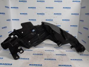 Used Front bumper bracket, right Renault Megane III Berline (BZ) 1.4 16V TCe 130 Price € 30,00 Margin scheme offered by Maresia Parts