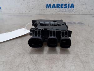 Usados Regulador de tensión Renault Megane III Berline (BZ) 1.4 16V TCe 130 Precio € 30,00 Norma de margen ofrecido por Maresia Parts