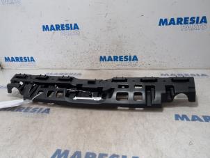 Used Rear bumper bracket central Renault Megane III Berline (BZ) 1.4 16V TCe 130 Price € 20,00 Margin scheme offered by Maresia Parts