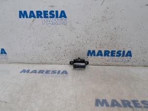 Gebrauchte Handbremse Schalter Citroen C4 Spacetourer (3D/3E) 1.2 12V PureTech 130 Van Preis € 20,00 Margenregelung angeboten von Maresia Parts