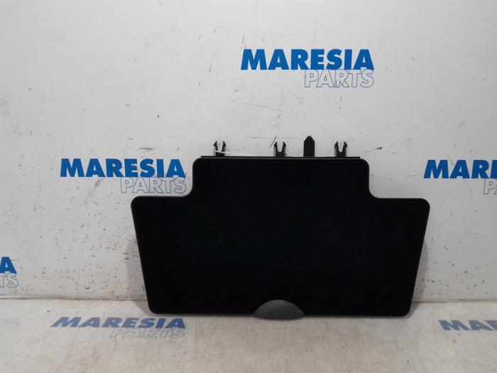 Begagnade Matta Citroen C4 Spacetourer (3D/3E) 1.2 12V PureTech 130 Van Pris € 50,00 Marginaltabell erbjuds av Maresia Parts