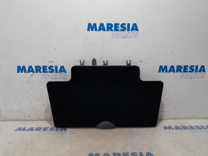 Begagnade Matta Citroen C4 Spacetourer (3D/3E) 1.2 12V PureTech 130 Van Pris € 50,00 Marginaltabell erbjuds av Maresia Parts
