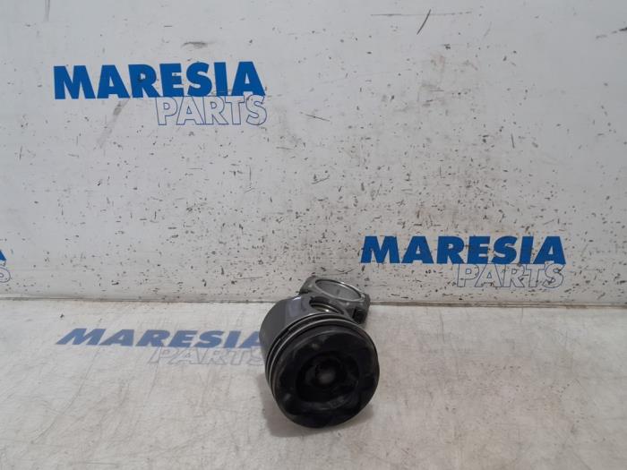 Usagé Piston Citroen Jumpy (G9) 2.0 HDiF 16V 125 Prix € 90,75 Prix TTC proposé par Maresia Parts