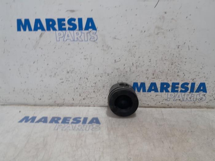 Usagé Piston Citroen Jumpy (G9) 2.0 HDiF 16V 125 Prix € 36,30 Prix TTC proposé par Maresia Parts