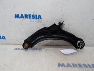 Usagé Bras de suspension bas avant gauche Renault Clio IV (5R) 0.9 Energy TCE 90 12V Prix € 20,00 Règlement à la marge proposé par Maresia Parts