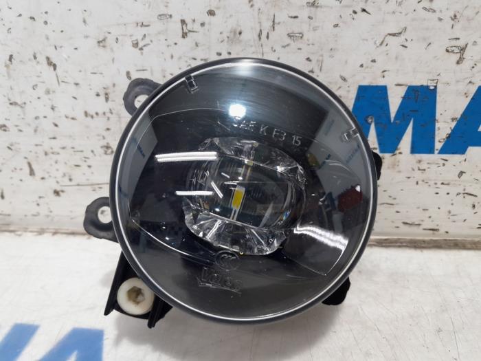Fog light, front left from a Renault Clio IV (5R) 0.9 Energy TCE 90 12V 2018