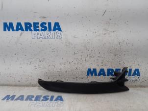 Used Front bumper strip, right Renault Clio IV (5R) 0.9 Energy TCE 90 12V Price € 20,00 Margin scheme offered by Maresia Parts