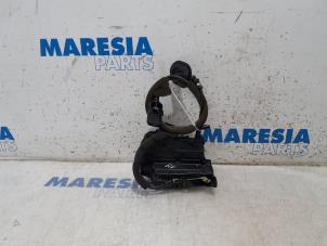 Used Front door lock mechanism 4-door, right Renault Clio IV (5R) 0.9 Energy TCE 90 12V Price € 25,00 Margin scheme offered by Maresia Parts