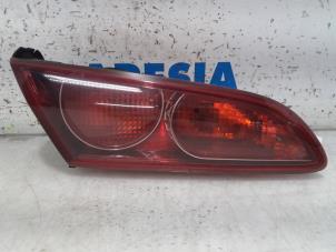 Usagé Feu arrière secondaire gauche Alfa Romeo 159 (939AX) 1.9 JTS 16V Prix € 30,00 Règlement à la marge proposé par Maresia Parts