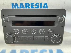 Używane Radioodtwarzacz CD Alfa Romeo 159 (939AX) 1.9 JTS 16V Cena € 75,00 Procedura marży oferowane przez Maresia Parts