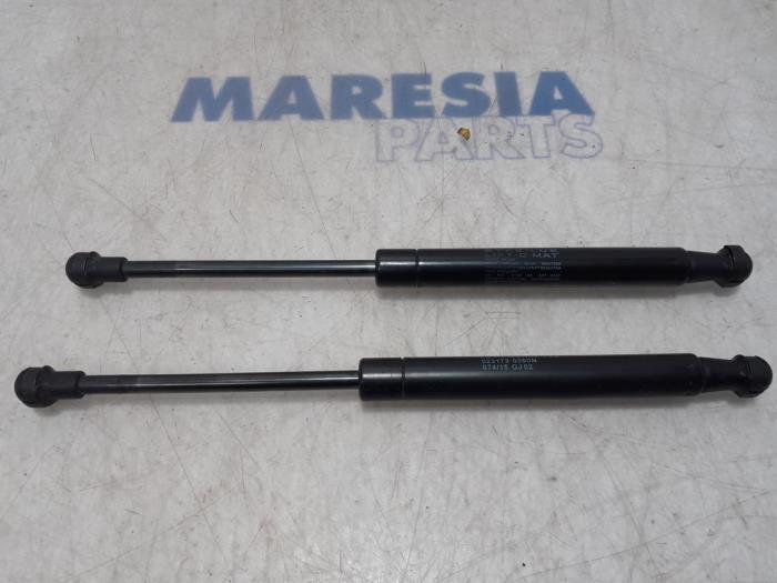 Set of tailgate gas struts Alfa Romeo 159 1.9 JTS 16V - 60680087 STABILUS