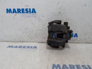 Usagé Etrier de frein (pince) avant droit Alfa Romeo 159 (939AX) 1.9 JTS 16V Prix € 40,00 Règlement à la marge proposé par Maresia Parts