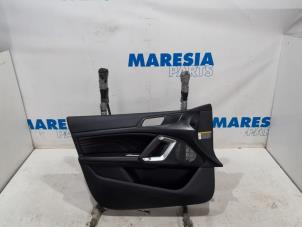 Używane Tapicerka drzwi lewych przednich wersja 4-drzwiowa Peugeot 308 SW (L4/L9/LC/LJ/LR) 2.0 BlueHDi 150 16V Cena € 131,25 Procedura marży oferowane przez Maresia Parts