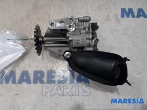 Używane Pompa oleju Opel Vivaro 1.6 CDTi BiTurbo 125 Cena € 50,00 Procedura marży oferowane przez Maresia Parts