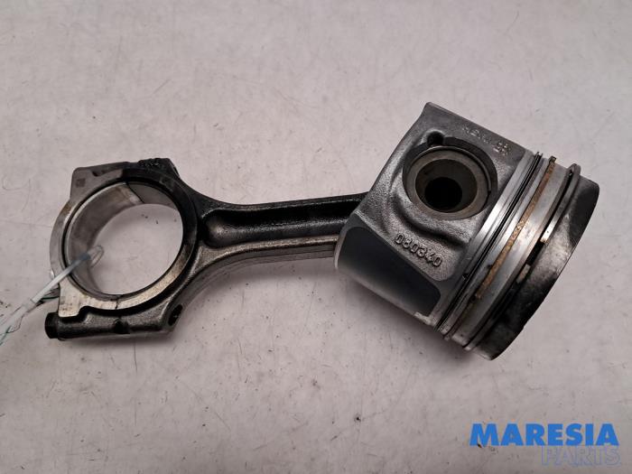 Usagé Piston Renault Trafic (1FL/2FL/3FL/4FL) 1.6 dCi 140 Twin Turbo Prix € 90,75 Prix TTC proposé par Maresia Parts