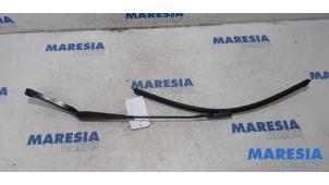 Used Front wiper arm Opel Vivaro 1.6 CDTi BiTurbo 125 Price € 24,20 Inclusive VAT offered by Maresia Parts