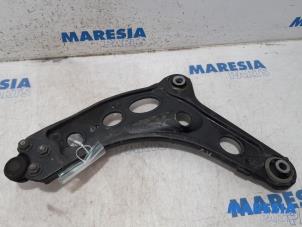 Usagé Bras de suspension bas avant droit Opel Vivaro 1.6 CDTi BiTurbo 125 Prix € 48,40 Prix TTC proposé par Maresia Parts