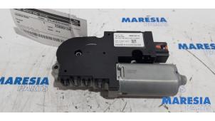 Used Sunroof motor Peugeot 308 SW (L4/L9/LC/LJ/LR) 2.0 BlueHDi 150 16V Price € 35,00 Margin scheme offered by Maresia Parts