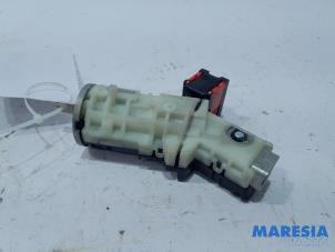 Used Ignition lock + key Opel Vivaro 1.6 CDTi BiTurbo 125 Price € 66,55 Inclusive VAT offered by Maresia Parts