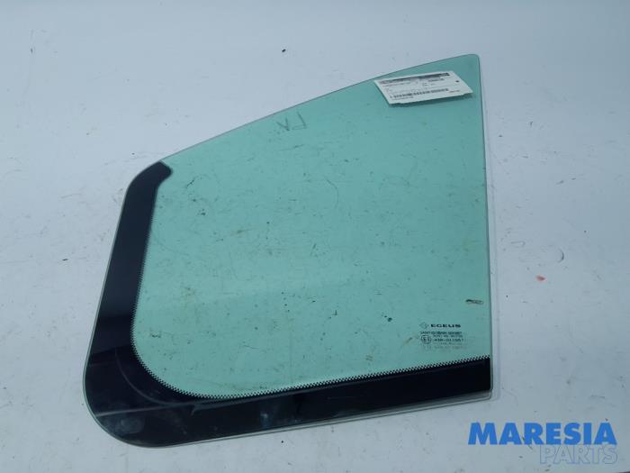 Usados Ventanilla triangular izquierda delante Opel Vivaro 1.6 CDTi BiTurbo 125 Precio € 60,50 IVA incluido ofrecido por Maresia Parts