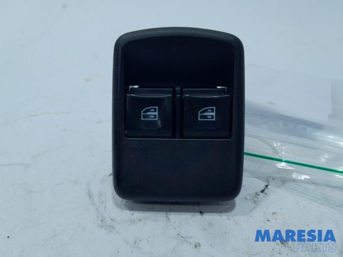 Multi-functional window switch from a Opel Vivaro 1.6 CDTi BiTurbo 125 2017