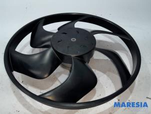 Used Fan motor Opel Vivaro 1.6 CDTi BiTurbo 125 Price € 60,50 Inclusive VAT offered by Maresia Parts
