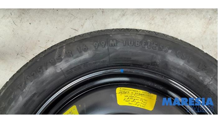Space-saver spare wheel from a Peugeot 308 SW (L4/L9/LC/LJ/LR) 1.6 BlueHDi 120 2014