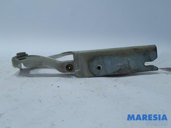 Bonnet Hinge from a Citroën Jumpy (G9) 2.0 HDiF 16V 125 2012