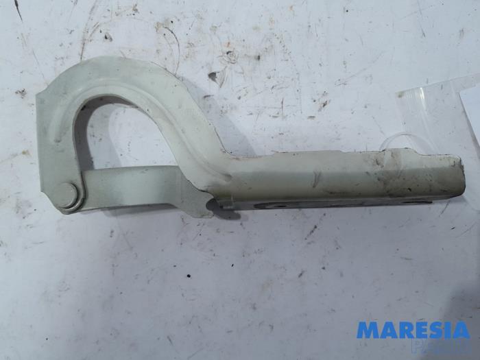 Bonnet Hinge from a Citroën Jumpy (G9) 2.0 HDiF 16V 125 2012